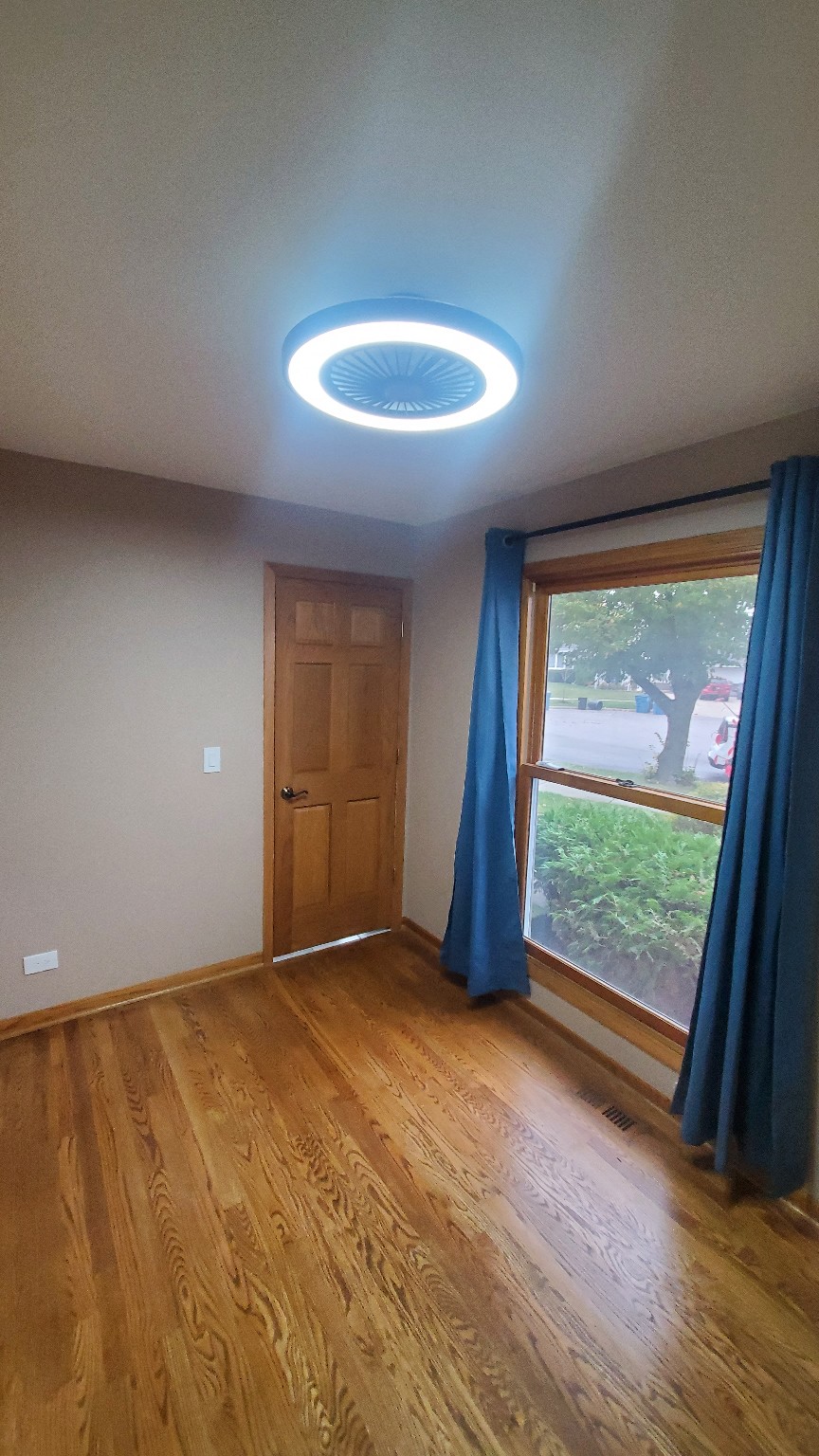 Finished interior room with hardwood flooring